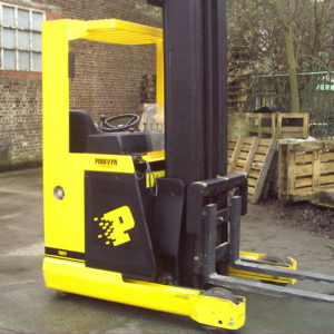 Chariot à mât rétractable d'occasion OM THESI A Tx630