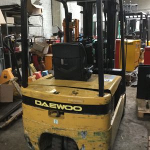 Chariot élévateur électrique Deawoo, d'occasion