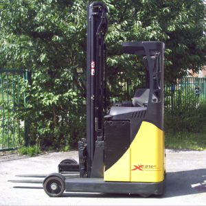 Chariot à mât rétractable d'occasion OM XR 12